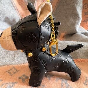 Chic Black and Gold Key Holder